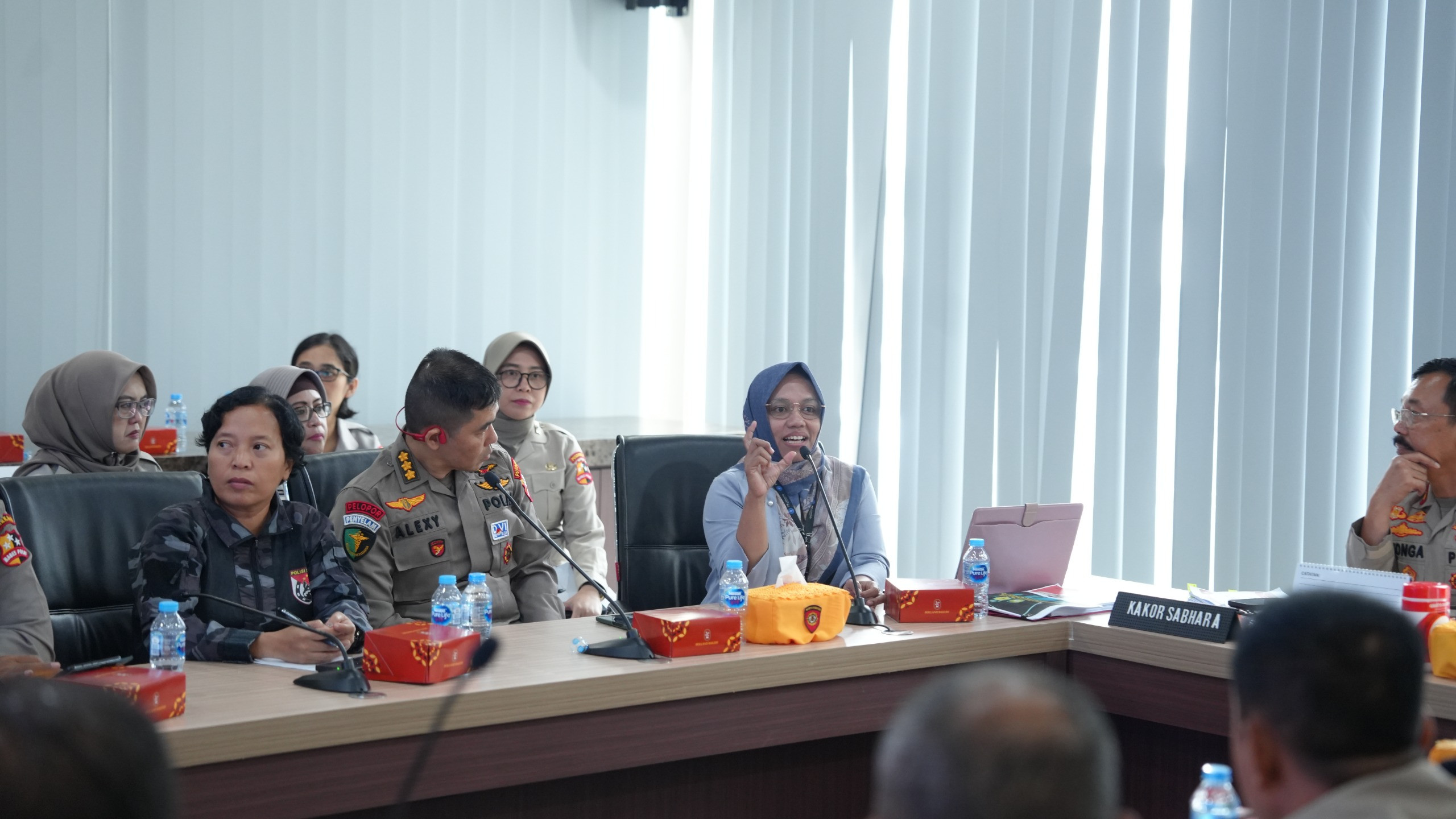 Perwakilan oleh Asisten Direktur Bidang Informasi dan Pengembangan - drh. Leni Maylina, M.Si., Ph.D sebagai narasumber