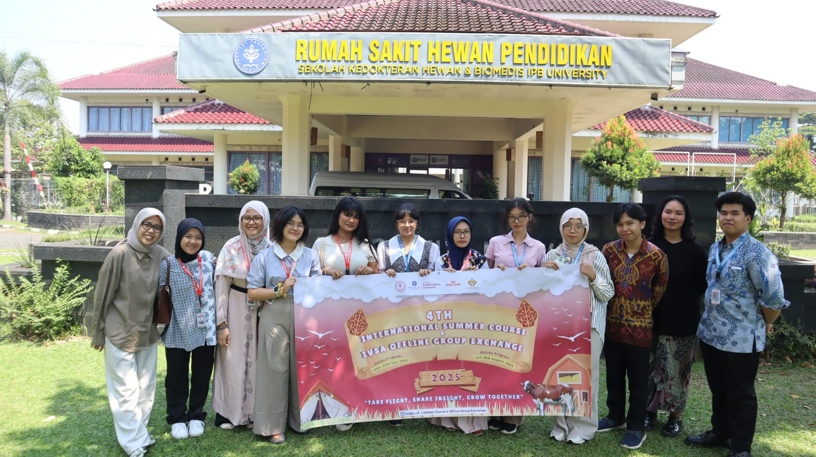 Sabtu 02 Agustus 2025, RSHP menerima kunjungan dari kegiatan international summer course and IVSA Exchange program yang di selenggarakan oleh Sekolah Kedokteran Hewan dan Biomedis (SKHB) IPB University.