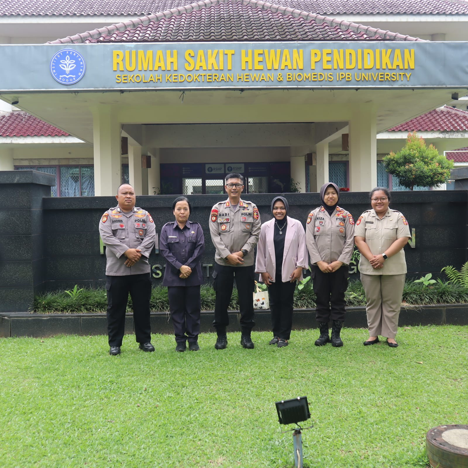 Kunjungan tim Subditharvet Ditpolsatwa Korsabhara Baharkam POLRI dalam rangka berkonsultasi mengenai proses menuju Badan Layanan Umum ( BLU ) Rumah Sakit Hewan Ditpolsatwa Polri.